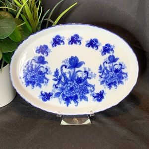Beautiful Blue and white porcelain trinket dish / vanity tray / canapé tray